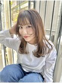 肌映えベージュ×ミディアムレイヤー