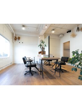 大人女性の為の少人数プライベートサロン。洗練された空間と技術を体感下さい。