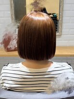 カーラ(Cara)&nbsp;明るめベージュカラー × ミニボブ