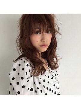 シャンプー 本店(SHAMPOO) ウェーブが重なり合う抜け感ミディ