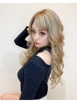 ローレン(Rollen)&nbsp;ハイライトのブロンドカラー×シールエクステ