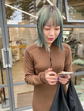 ユー(yew) ブルーの色落ちボブ