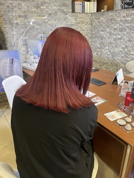 アチーブ ヘア デザイン(achieve hair design) 赤髪レッド暖色系 ツヤ髪ストレートロング シースルーバング
