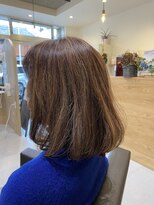 ネモトヤニーゴーマルマル(NEMOTOYA2500)&nbsp;白髪ぼかしでゆるフワスタイル