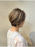 ハイライトで見せるこだわりシルバーベージュショートボブ