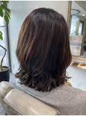 毛先を軽く巻きオイルで馴染ませるだけの簡単スタイル!