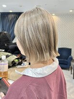 エアー 青山(AIR) シルバーベージュブロンドミニボブ外ハネボブ