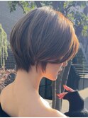くびれショートボブミルクティーベージュ前下がりボブ30代40代