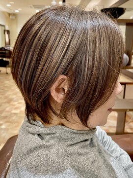 アイニ 河内小阪店(aini) 白髪ぼかしカラー白髪ぼかしハイライト大人ショート30、40、50代