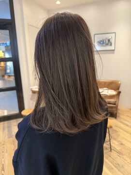 ロロネー 梅田(Lolonois) ツヤ髪　ニュアンスカラー