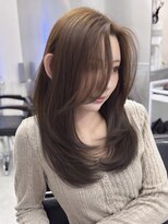 ロムーク 表参道(LOMKH)&nbsp;小顔ロングレイヤーカット顔周り春グレージュカラー透明感カラー