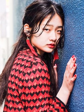 ロジェ(loje) ＊LOJE＊  ウェットを感じさせるストリート映えするロング。