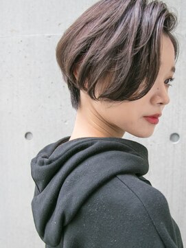 ルティア(Lutia) 大人可愛ある 小顔ショート センターパート☆