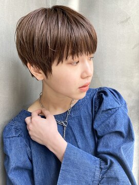 ローリー(Rowlly) - 軽めな質感で品がある女性の為のショートヘア -