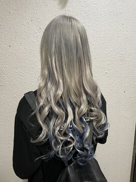 ディー エメ(D-aimer-) 編み込み・シールミックスでシルバー×ブルーでロングエクステ☆