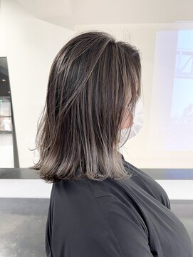 マスカリ(muscali) ハイライトダークアッシュ似合わせカットミディアムレイヤーa100