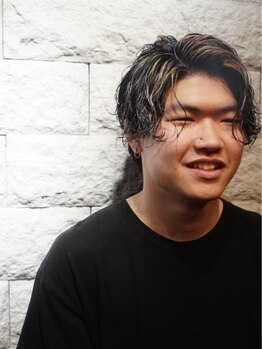 メルシー(merci)の写真/“大人らしいメンズパーマ”で毎日のスタイリングも簡単！髪質やクセを活かしたワンランク上のスタイルへ。