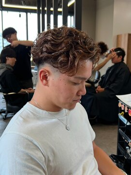 リッチブランドアンドコー(Rich Brand&Co) スペインカールスパイラルパーマツイストパーマフェード短髪