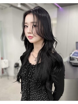 シーシンジュク 新宿南口(Sea shinjuku) ブルーブラック＋ヨシンモリヘア