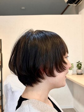 栞美容室 前上がりミニボブ