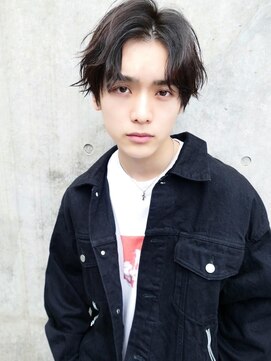 メンズヘアトウキョウ 新宿店(MEN’S HAIR TOKYO) 緩めスパイラルセンターパート