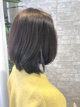 マニス(manis) 美シルエットナチュラルセミディヘア×ダークトーン地毛風カラー