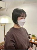 黒髪大人可愛いひし形前下がりショートボブカット