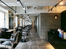 ディスイズバーバー(THIS IS BARBER)の雰囲気（札幌大通駅10秒/平日20時営業で仕事終わりにも通いやすい理容室）