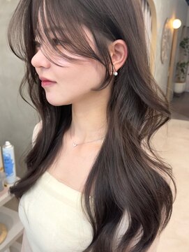 ユニ 原宿(uni) 韓国ヘアロングレイヤーカット透明感グレージュ顔周りカット原宿