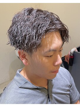 フリーク バーバーショップ 都島店(FREAK BARBER SHOP) 黒髪センターパート縦落ちツイストスパイラルパーマ