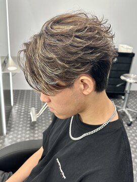 メンズフィール 心斎橋(MEN'S FEEL) フェザーパーマ ハイライト 軽め 毛流れ ハイトーン