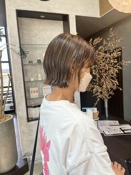 アールトゥーヘアー(art To Hair) グレージュハイライトボブ