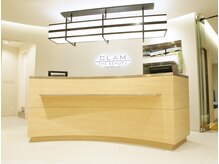 ヘアー メイク ネイル グラム ザ ビューティー(HAIR MAKE NAIL GLAM THE BEAUTY)の雰囲気（駅ビルモントレー5F★スタイリッシュな店内で寛ぎのひとときを…）