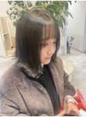 オリーブベージュ×カット