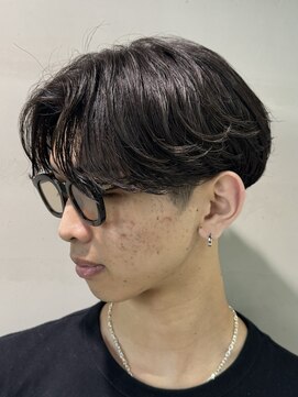 レタッチ バイ フィフス 天神大名(RETOUCH by fifth) ニュアンスパーマカルマパーマセンターパートメンズウルフパーマ