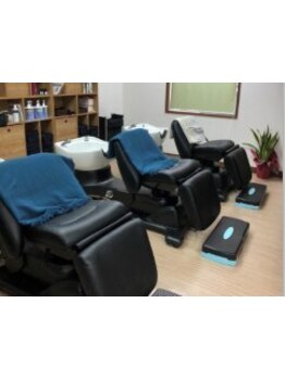 頭皮のツボを刺激してお顔もすっきり♪地肌ケア・エイジングケアもお任せ！キレイな髪は健康的な頭皮から！