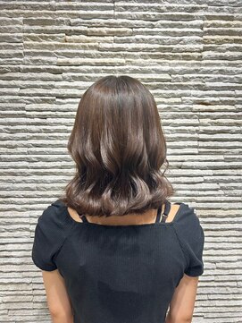 ビスイル 秋葉原店(Vis ill) 大人可愛い艶カラーカーキベージュブラウン