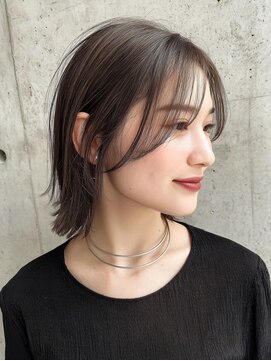 透け質感のシアーミニボブ × フェイスレイヤー