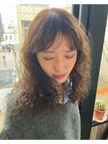 ビハインドザカーテン(BEHIND THE CURTAIN)&nbsp;くせ毛を活かしたロングレイヤー×パーマ風ロングレイヤー