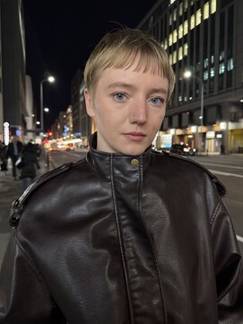 ビファインイーハアヴェダ(Befine e-ha AVEDA) ミニマルで洗練されたベリーショート