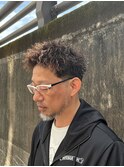 スパイキーショートピンパーマテーパーフェード