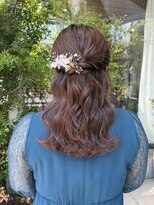 レブルーム(rebloom)&nbsp;結婚式お呼ばれハーフアップヘアアレンジ