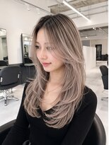 シエラ 心斎橋(CIERA.)&nbsp;ホワイトブロンドバレイヤージュ美髪ミディアムレイヤーカット