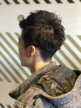 バーバーバー 八広(BARBER-BAR) アップバングショートスタイル