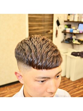 バーニーズ バーバークラブ(BARNEYS BARBER CLUB) パク・セロイ風クロップフェード