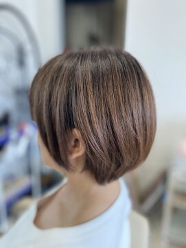 ヘアメイク ミラー(Hair Make MIRROR) 伸ばしかけショートボブ