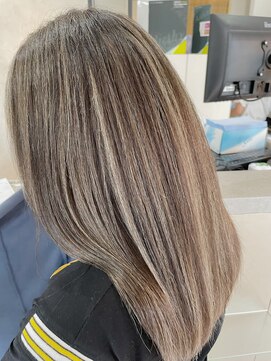 ホワイトストーン WHITE STONE 熊本フルハイライトベージュカラー20代30代ヘアスタイルカラー