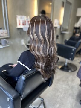 アムロードヘア(Amouroad hair) #プルエクステ で#ハイライト