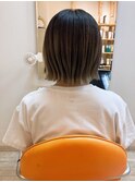 切りっぱなしボブ　外はねボブ
