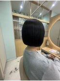 20代30代透明感暗髪アッシュブルーグレージュ丸みボブ